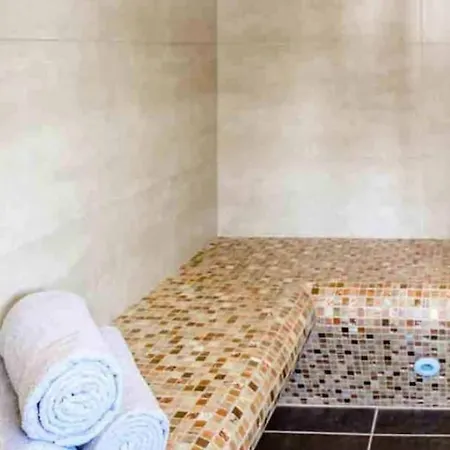 Villa 6br Chalet Close To The Village Centre Of