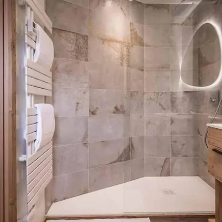 Villa 6br Chalet Close To The Village Centre Of Courchevel