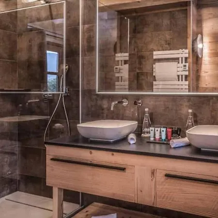 6br Chalet Close To The Village Centre Of Villa